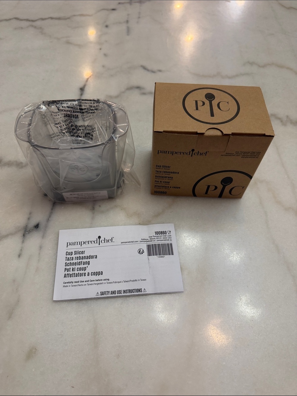NWT Pampered Chef Clear Plastic Cup Slicer with Box